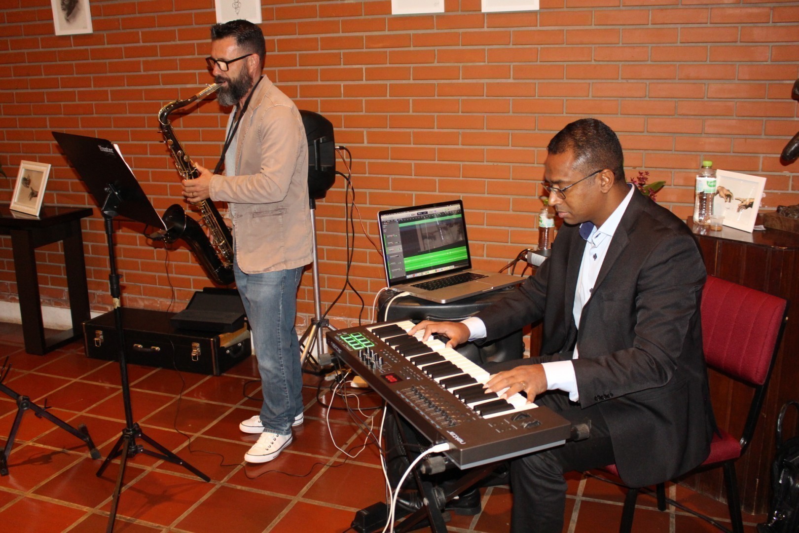 Música de Oséias Esmelindro e Ezequiel Nascimento recepciou participantes 