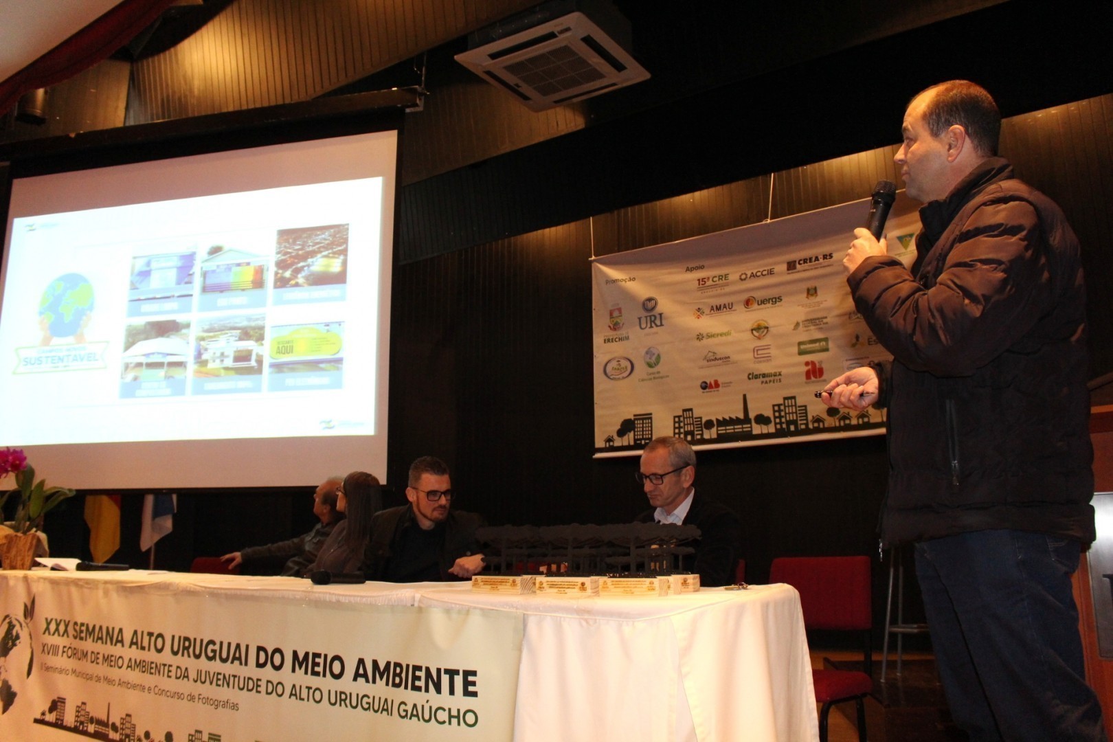Mesa redonda sobre resíduos sólidos contou a apresentação do case de Campos Novos, Santa Catarina 