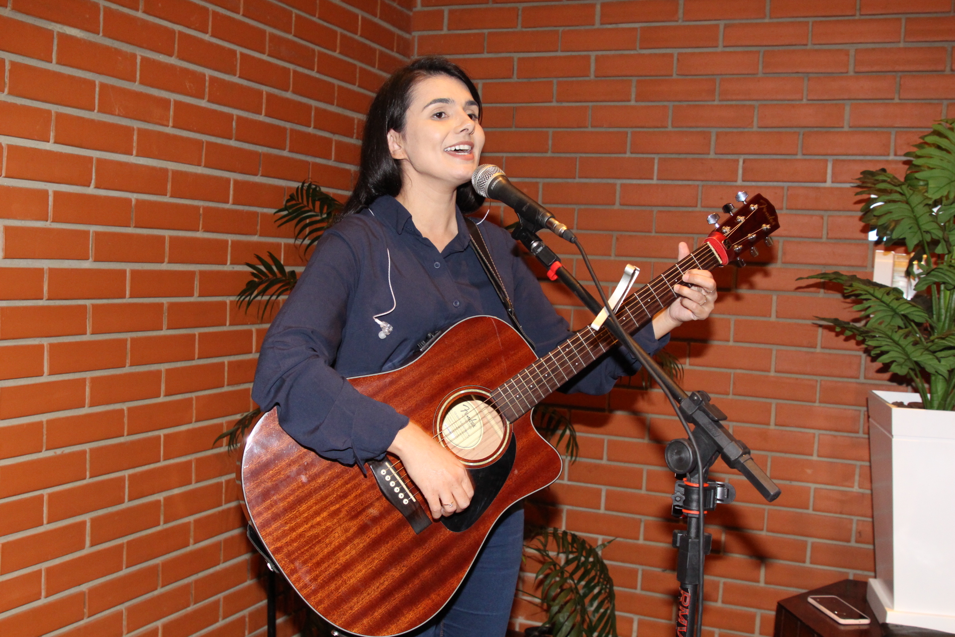 Evento contou com música ao vivo com Naiara Andreatto da Silva    