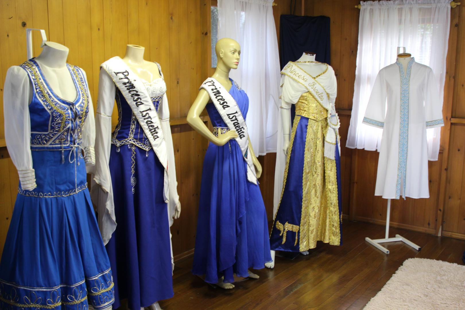 Espao Cultura Viva abriga a exposio de trajes das princesas israelitas, usados nas FRINAPEs